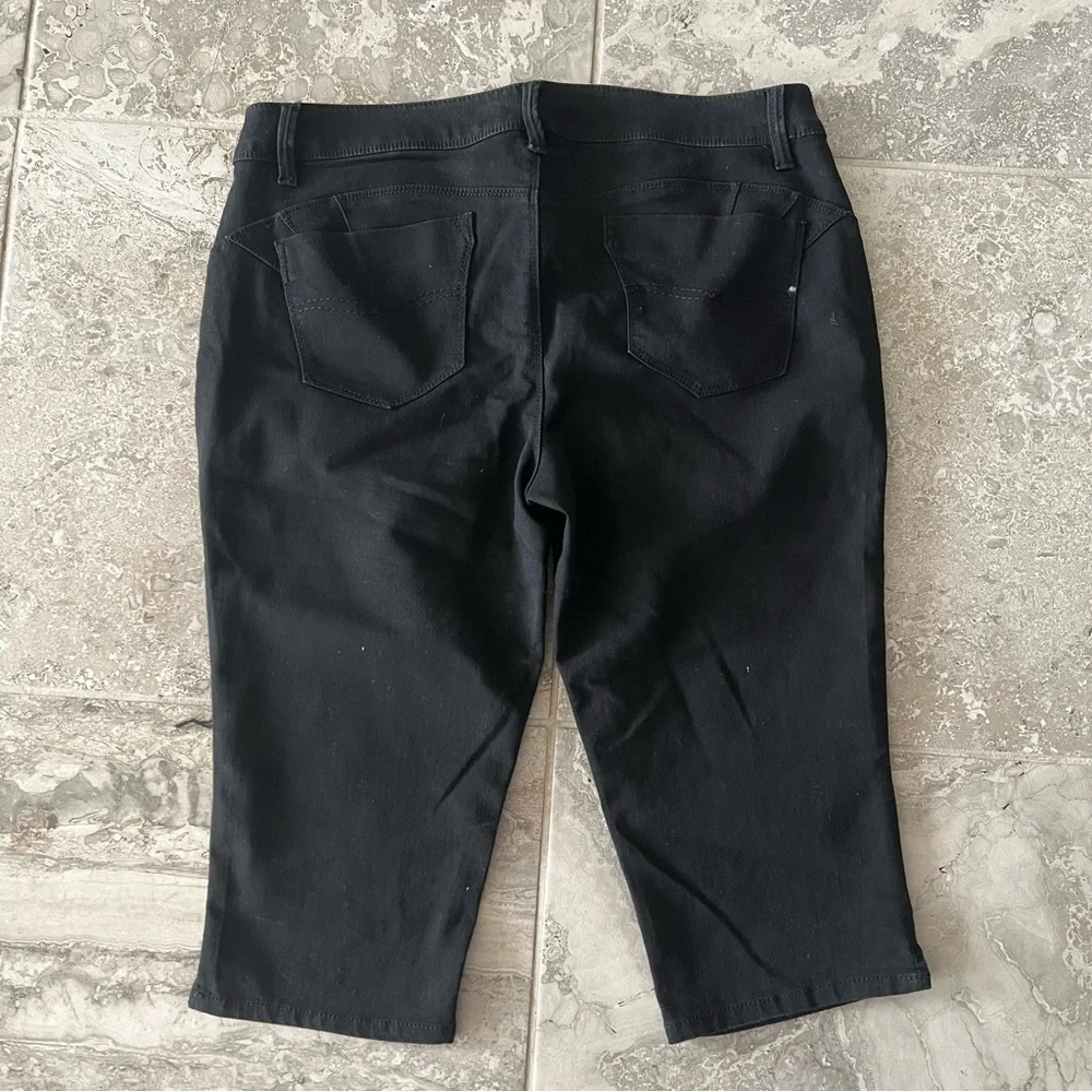 D.Jeans New York Black Capris Shorts in Black, Size 16 New w/o Tag